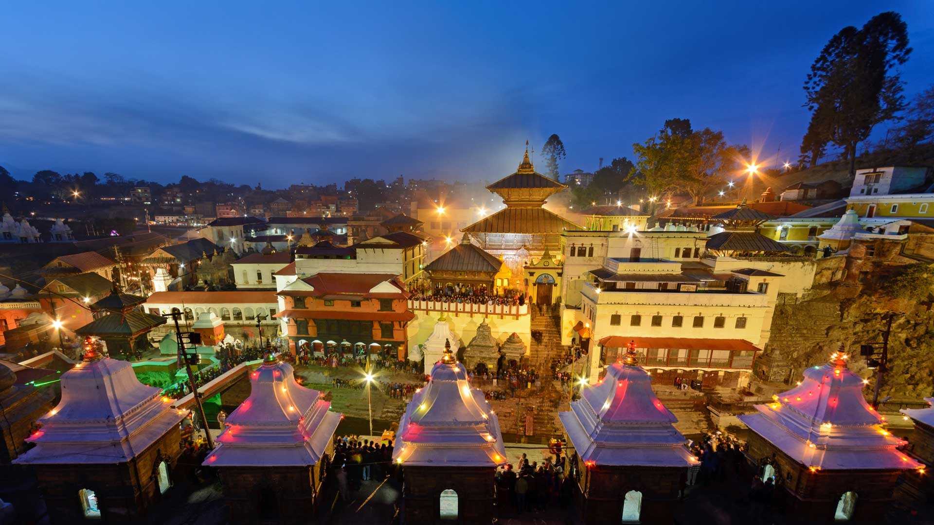 पशुपतिमा देखाइयाे नागमणि, एक मुखे रुद्राक्ष र दाहिने शङ्ख
