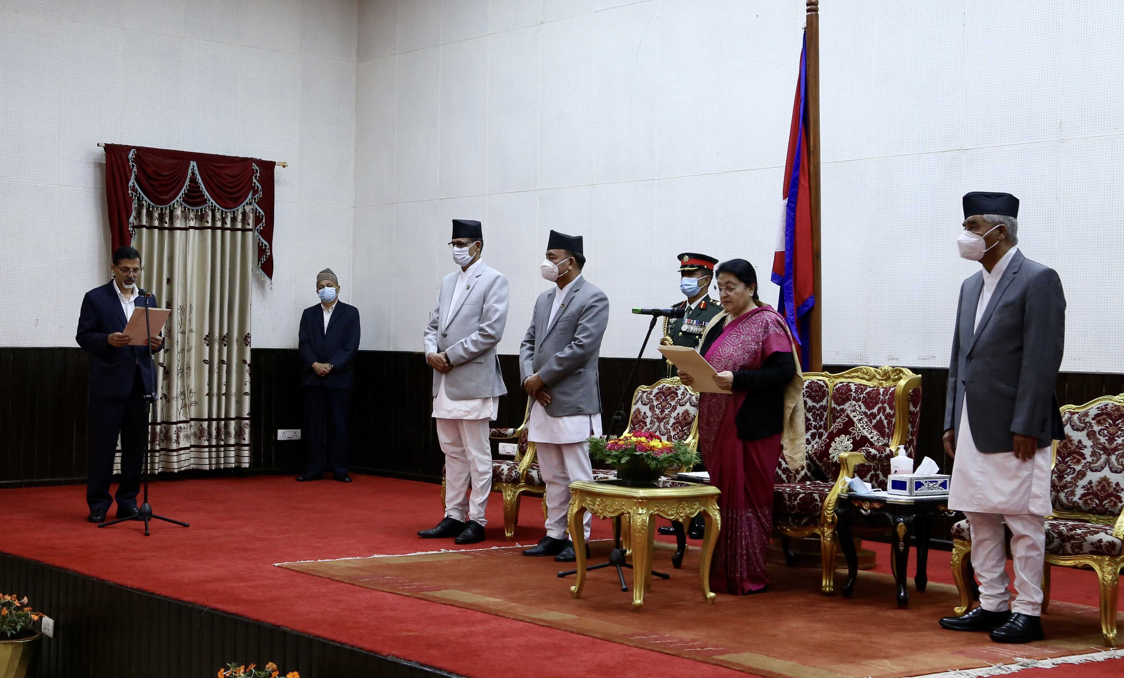अर्थमन्त्री शर्माले लिए शपथ