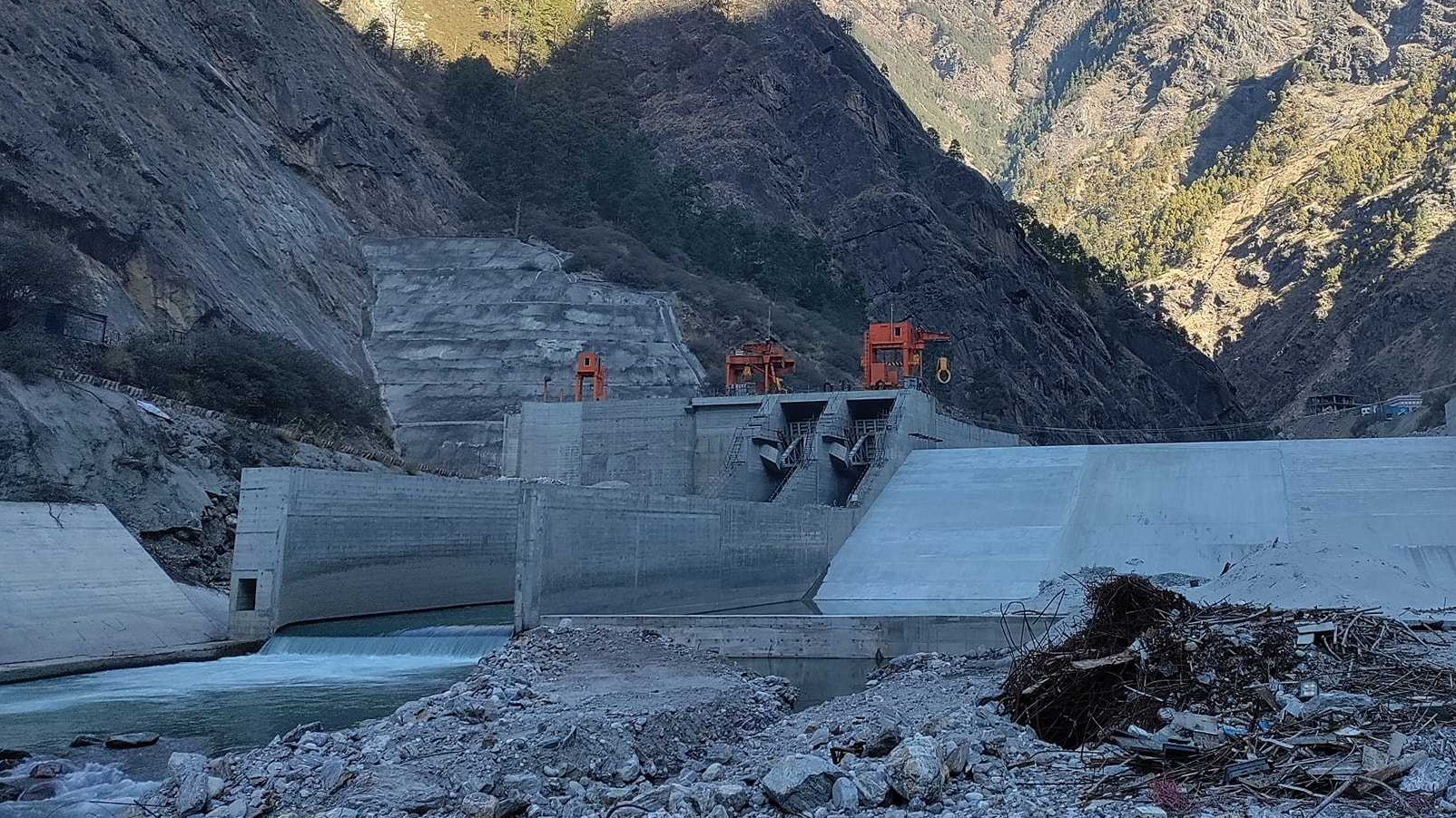 विद्युत् उत्पादन बढ्दै, आगामी वर्ष ३००५ मेगावाट पुग्ने 