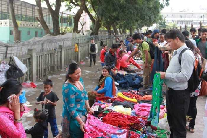 तिहारभर ललितपुरको फुटपाथमा व्यापार गर्न पाइने