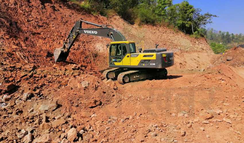 जाजरकोटमा आन्तरिक सडक निर्माणकाे काम धमाधम सुरू