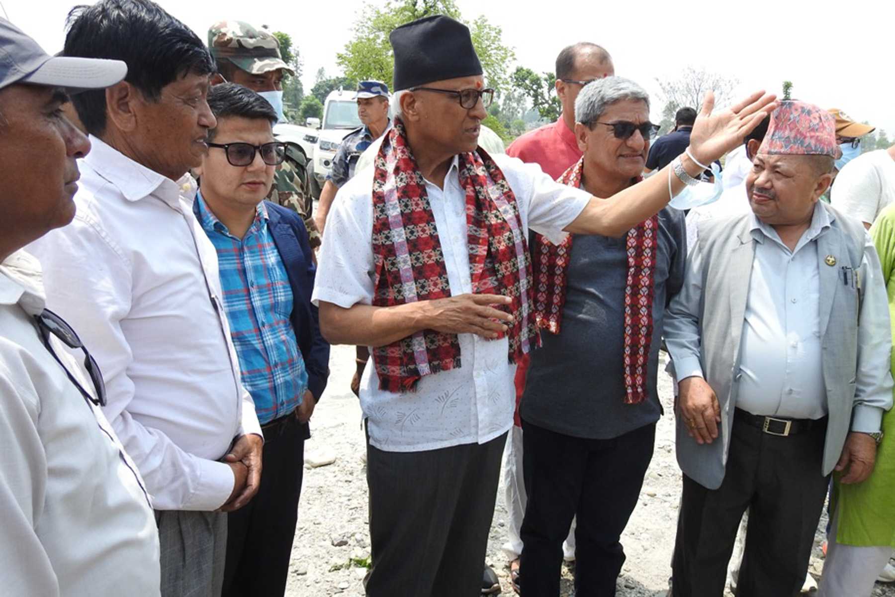 सुक्खाबन्दरगाह र औद्योगिक क्षेत्र सरकारको प्राथमिकतामाः मन्त्री बडू