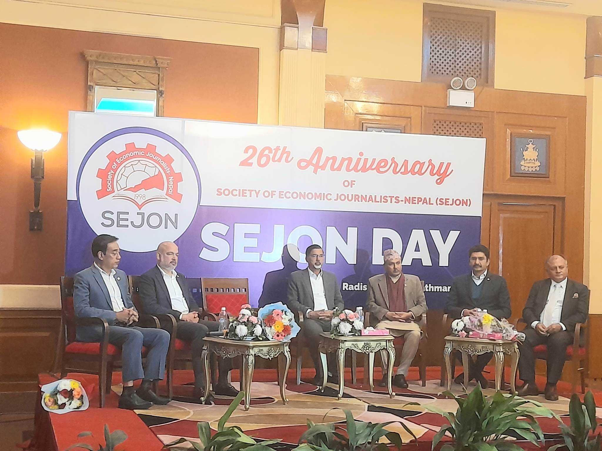 अर्थतन्त्र संकटमा छैन -अर्थमन्त्री शर्मा