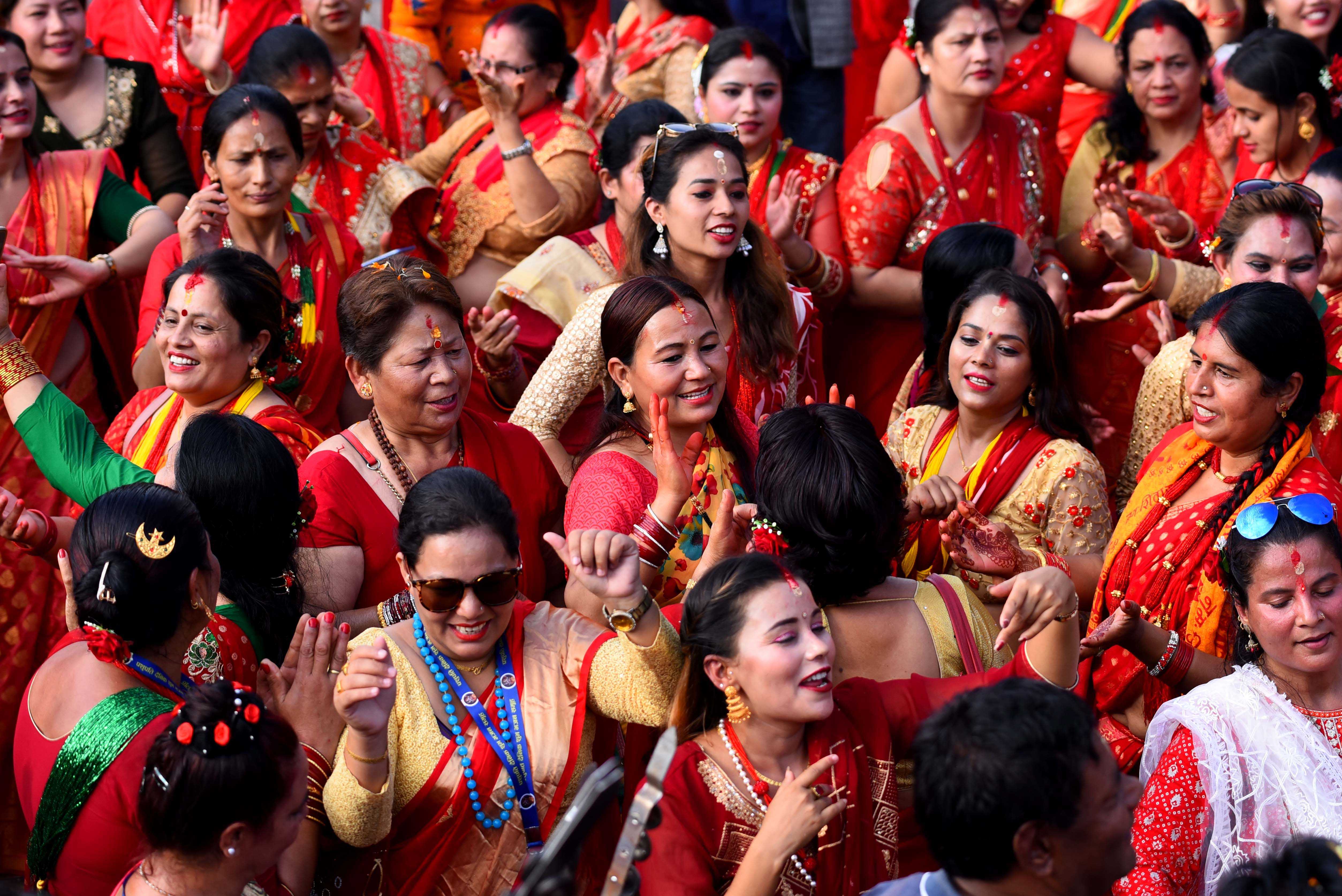 पशुपतिनाथमा तिजको राैनक  (तस्बिरहरू)