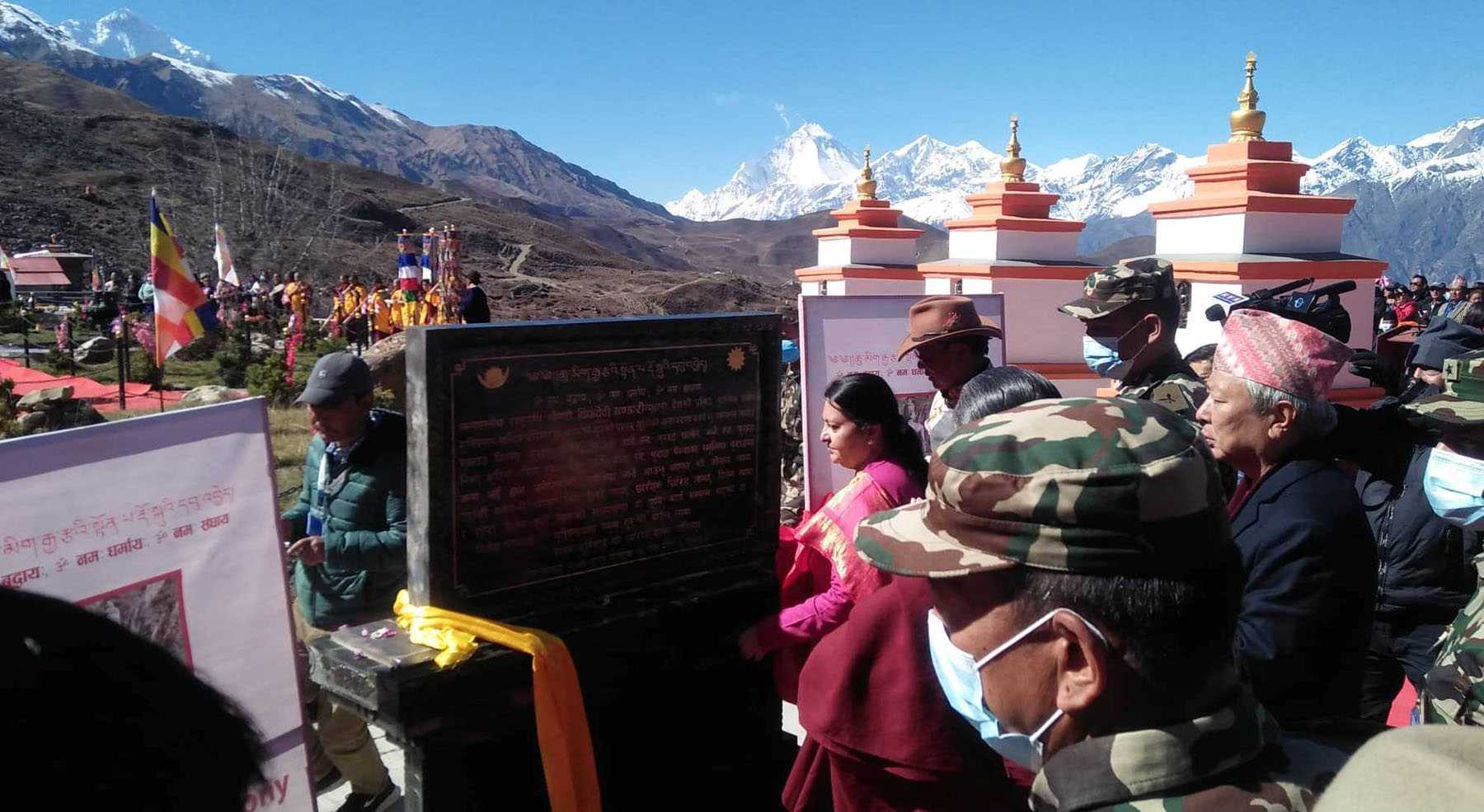राष्ट्रपतिद्वारा मुक्तिनाथ मन्दिर परिसरमा गौतम बुद्धको प्रतिमा अनावरण 