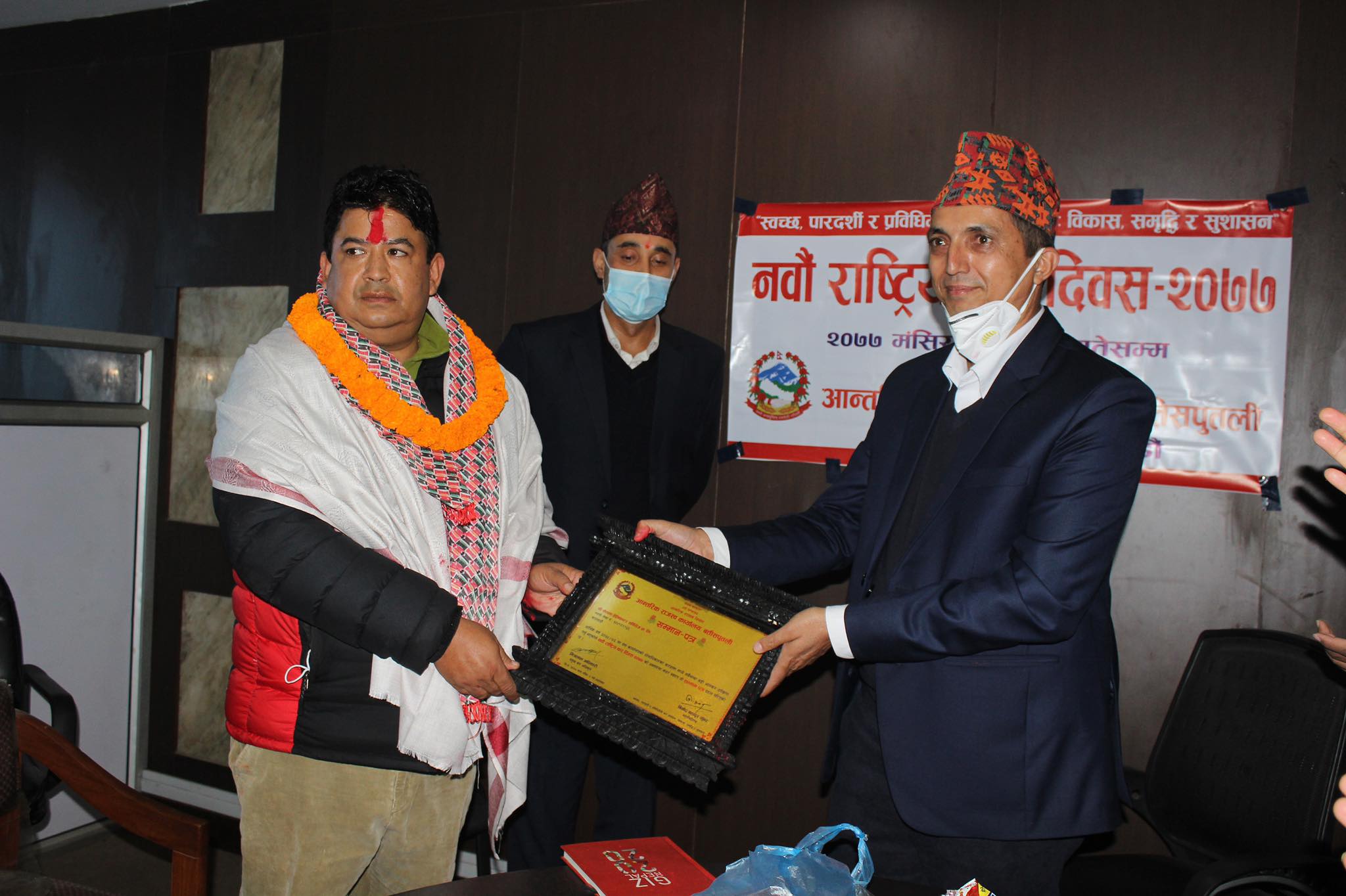 बढी आयकर तिर्ने कैलाश हेलिकप्टर सम्मानित 