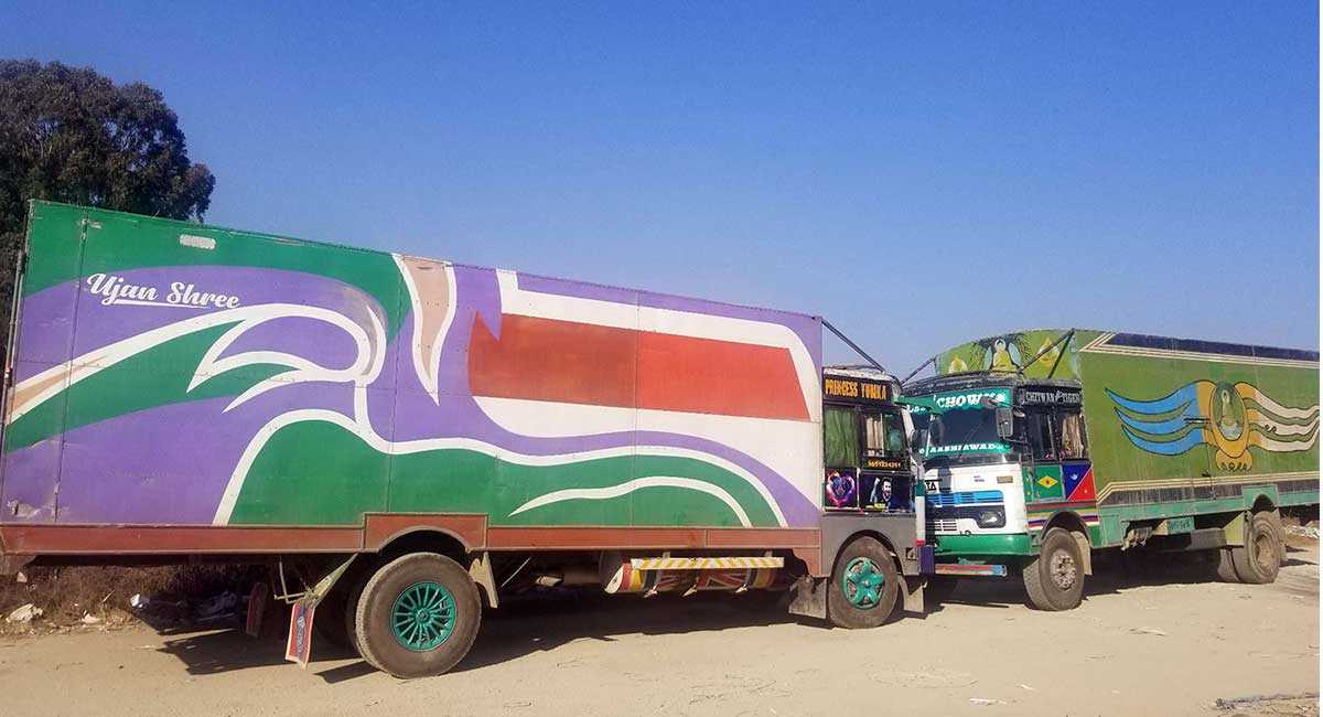 जनक शिक्षाको चार ट्रक कागज प्रहरी नियन्त्रणमा