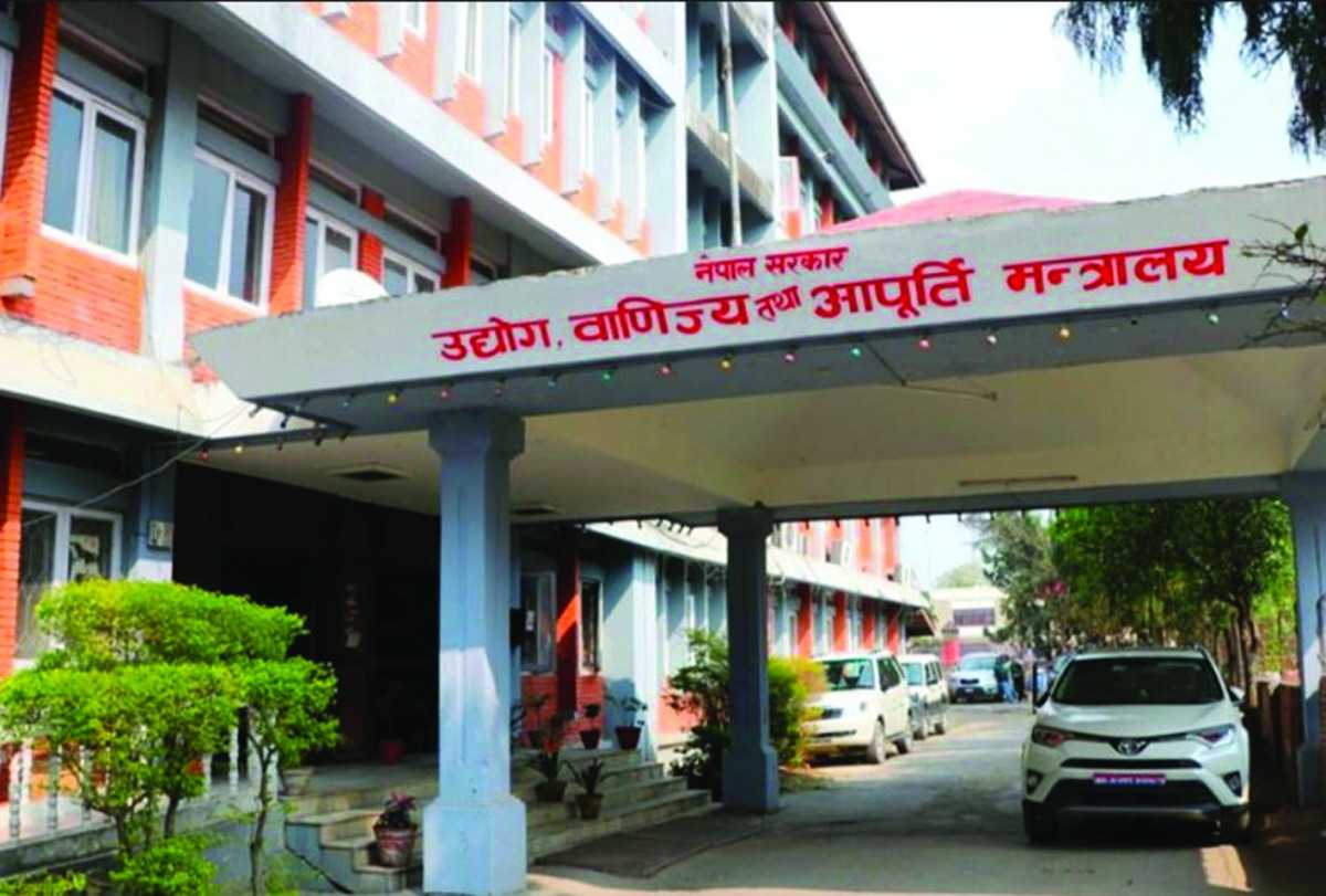मोबाइल, गाडी, मदिरा र मोटरसाइकल आयातमा प्रतिबन्ध कायमै