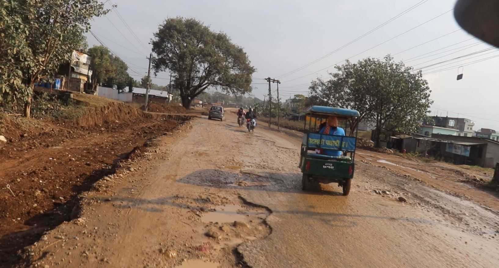 घोराही–तुलसीपुर  सडक  ४ वर्षमा १० प्रतिशतमात्र, २२ जनाको मृत्यु 
