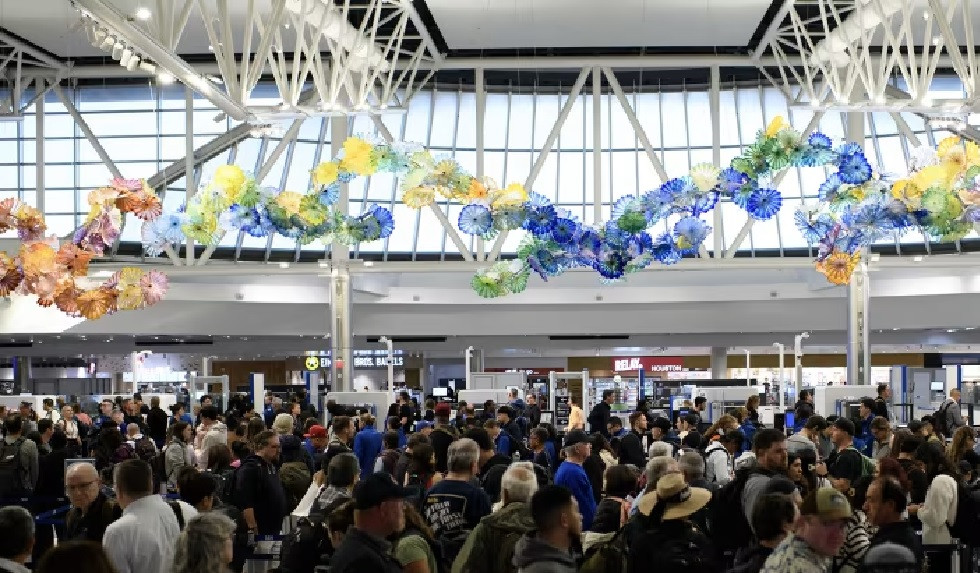 अमेरिकामा इतिहासकै लामो सटडाउन, ४० विमानस्थलबाट दैनिक ५ हजार घरेलु उडान रद्द