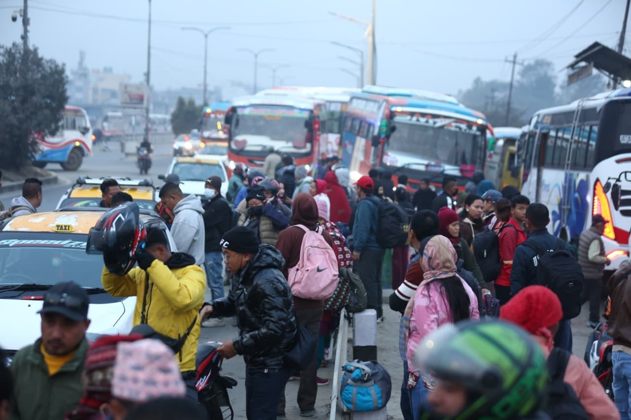 भोट हाल्न गाउँ फर्किंदै मतदाता (तस्बिरसहित)