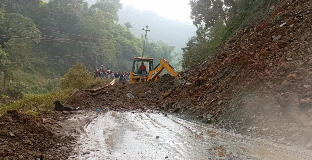 वर्षाले देशभर सात वटा राजमार्ग पूर्ण अवरुद्ध