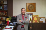 चुनौतीमा टेकेर सफल बनेका मनोज- डाक्टर बन्न राजधानी छिरे, बैंकरमा भाग्य कोरे