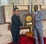 केन्या संसदद्वारा वाणिज्यदूत चन्द्र टण्डन सम्मानित