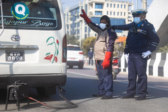 सवारी साधनबाट वायु प्रदूषण न्यूनीकरण गर्न वातावरण विभागको सडकमै आकस्मिक जाँच