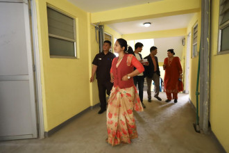 काठमाडौं महानगरको कार्यवाहक प्रमुखले गरिन् सुकुम्बासीलाई राख्ने भवन अवलोकन