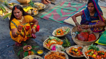 छठको दोस्रो दिन सक्खरको खिर खाँदै खरना विधि सम्पन्न गरिँदै
