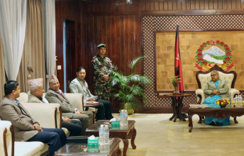 प्रधानमन्त्रीसँग एमाले नेताहरूले भने- ओलीमाथि लगाइएको स्थान हद नहटेसम्म चुनावी वातावरण बन्दैन