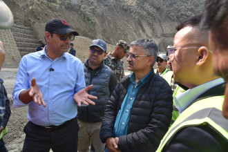 भौतिक मन्त्रीले निरीक्षण गरे बुटवल-नारायणघाट सडक