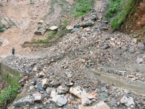 पहिरो खस्दा महाकाली लोकमार्ग अवरुद्ध