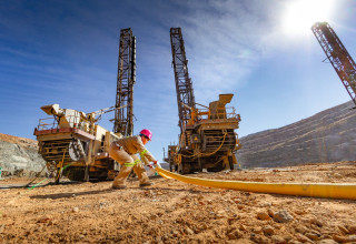 तेल कम्पनीले किन्न छाडे औजार, २४ अर्ब डलरको भाडाका सामग्री बजार