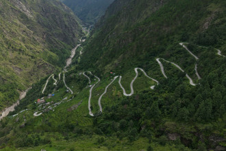 रसुवाको धुन्चे-स्याफ्रुबेसी अन्तर्गतको आकर्षक बाह्र घुम्ती सडक (तस्बिरहरू)