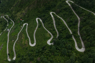 सुक्खा पहिरोले टिमुरे–रसुवागढी राजमार्ग अवरुद्ध, केरुङतर्फ जाँदै गरेका कन्टेनर घट्टेखोलामा रोकिए