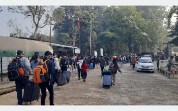त्रिनगर नाकाबाट रोजगारीको खोजीमा भारत जानेको भीड