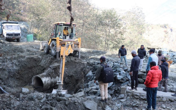 माटो मिसिएको गिट्टी प्रयोग गरेपछि जनप्रतिनिधिले भत्काइदिए ढलान