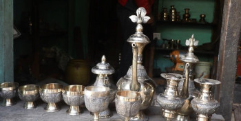 टक्सारको परम्परागत धातु उद्योग संकटमा, पुस्तौँदेखि चल्दै आएको कोइला अभाव