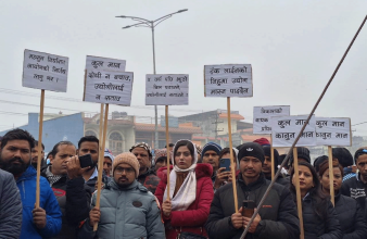 विद्युत माग्दै भैरहवाको उद्योगका मजदुरहरु आन्दोलनमा