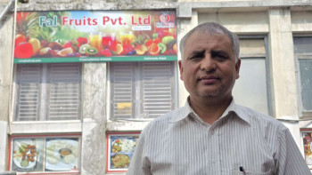 फलफूल बेचेरै मासिक ४ लाख कमाउँछन् अग्नि, ५ वर्षमा ५० आउटलेट खोल्न तम्सिए