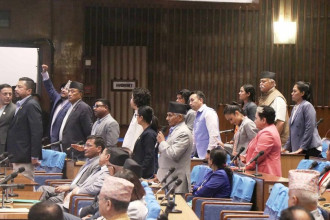 संसद् बैठकमा प्रतिपक्षी दल रास्वपा र राप्रपाकाे अवरोध