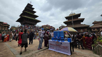 रोटरी र रोटर्‍याक्टद्वारा गाईजात्रामा सहभागीलाई भक्तपुरमा निःशुल्क खानेपानी वितरण 
