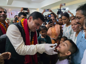 बालबालिकाको प्रतिरक्षा क्षमता बढाउन ‘स्वर्ण प्राशन’, मन्त्री पौडेलले गरे राष्ट्रिय अभियान घोषणा