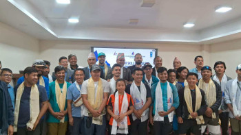 पहिलो पटक अपी हिमाल आरोहण गर्दै, पर्यटनमन्त्रीद्वारा आरोही टोलीलाई बिदाई