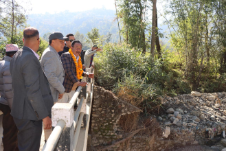 मन्त्री घिसिङले गरे विपद् प्रभावित रोशी क्षेत्रको निरीक्षण