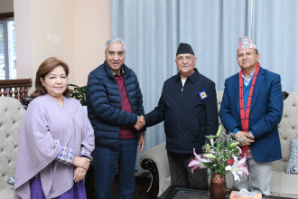 जेनजी आन्दोलनपछि दोस्रोपटक देउवा भेट्न महाराजगञ्ज पुगे ओली