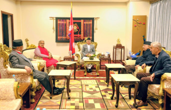 निर्वाचनको वातावरण बनाउन राष्ट्रपतिको पहल, प्रधानमन्त्री र शीर्ष तीन नेताबीच पहिलोपल्ट छलफल