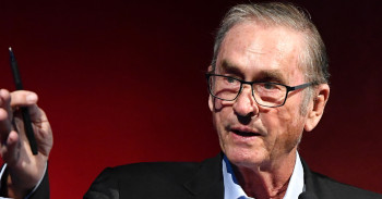 चुनावको मुखमा प्राइभेट जेटमा नेपाल आए बेलायती खर्बपति राजनीतिज्ञ सर्वेक्षक लर्ड एशक्रफ्ट