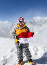 इन्डोनेसियाली महिला आरोहीद्वारा ६८१२ मिटर अग्लो आमादब्लमको सफल आरोहण