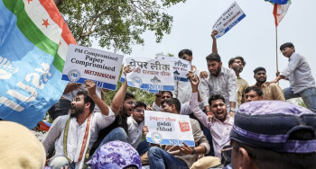 नयाँ दिल्लीको जन्तरमन्तरमा ‘ककरोच जनता पार्टी’ को विशाल आन्दोलन, शिक्षामन्त्री र प्रधानमन्त्रीको राजीनामा माग