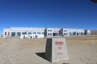 भन्सार पास भएका गाडी सशस्त्रले किन लियो नियन्त्रणमा? ‘जानकारी छैन’- मुस्ताङ भन्सार