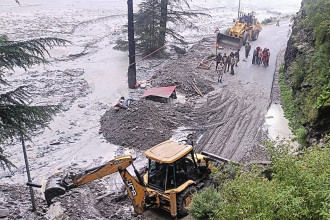 भारतमा ३४ सेकेण्डको बाढीमा परी सयौँ बेपत्ता, चार सय जनाको उद्धार
