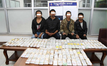 स्रोत नखुलेको करिब १ कराेड रुपैयाँसहित चार जना पक्राउ