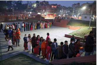 नयाँ वर्षः पशुपतिनाथलगायत मन्दिरमा भक्तजनको भीड