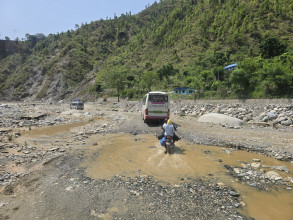 बर्खा नलाग्दै बेहाल बीपी राजमार्ग (तस्बिरसहित)
