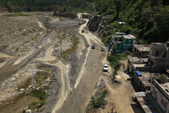 क्षतिग्रस्त बीपी राजमार्ग पुनर्निर्माण तीव्र, तीनमध्ये एउटा खण्डमा अझै काम सुरु भएन