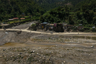 बाढीपहिरोले क्षतविक्षत बीपी राजमार्ग पुनर्निर्माण धमाधम, २८ मध्ये २५ किमि ठेक्का लाग्यो