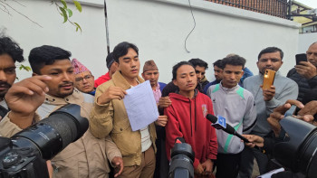 प्रधानमन्त्रीले बोलाएको त्रिपक्षीय छलफलमा सहभागी हुन नपाएपछि जेनजी घाइतेहरू धर्नामा